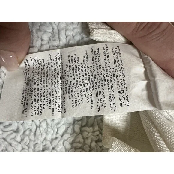 Carolina Herrera White And Navy Top W/ 3/4 Sleeves And Bow Sz S - Picture 9 of 9